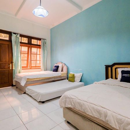 Urbanview Hotel Near Jatim Park 1 By Reddoorz Batu  Buitenkant foto